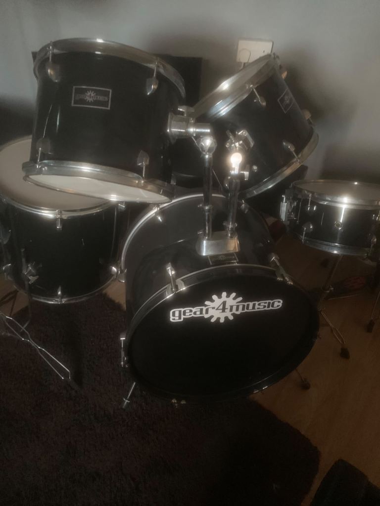 Drum kit incl sticks 