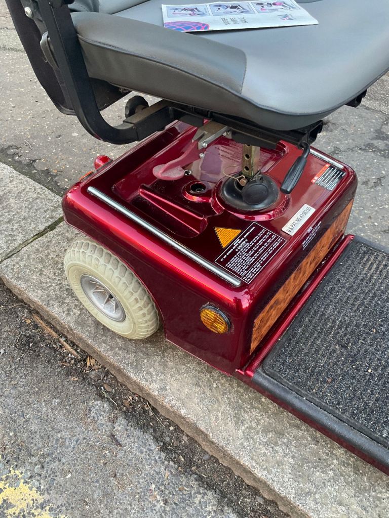 Shoprider delux - Good condition electric mobility scooter -(Cash On collection)