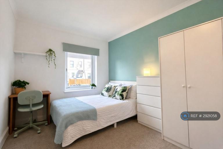 1 bedroom in Pendarves Road, Falmouth, TR11 (#2921058)