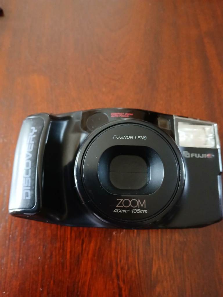 FUJI FZ-2000 ZOOM CAMERA