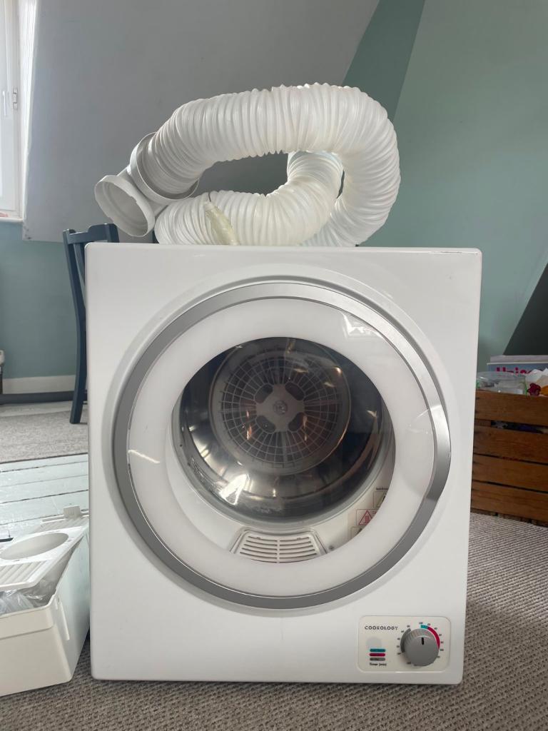Cookology CMVD25WH 2.5kg Mini Table Top Tumble Dryer