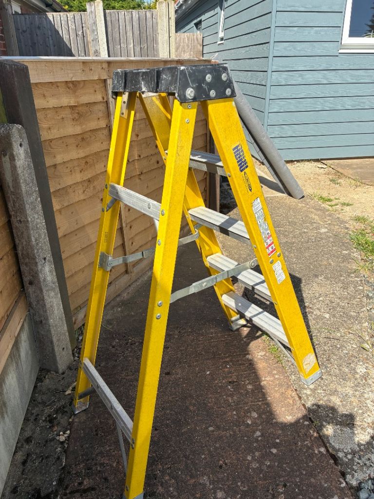 Electricians fibreglass step ladder