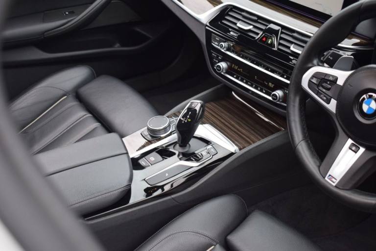 2018 Y BMW 5 SERIES 3.0 530D M SPORT TOURING 5DR DIESEL AUTO EURO 6 (S/S) (265 P