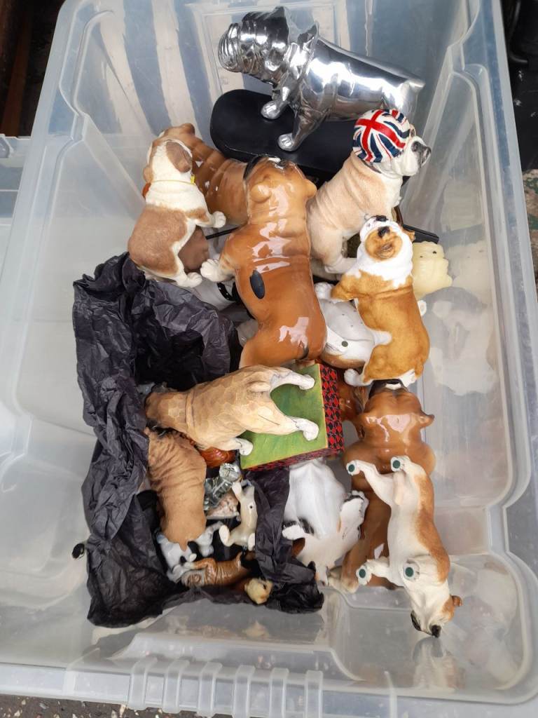 Porcelain bulldogs 