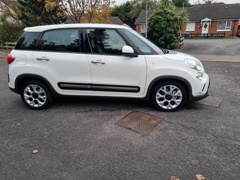 Pure White Diesel 2014 Fiat 500L Lounge 1.6 Multijet Mpv  2014, Manual, 1598 (cc), 5 doors
