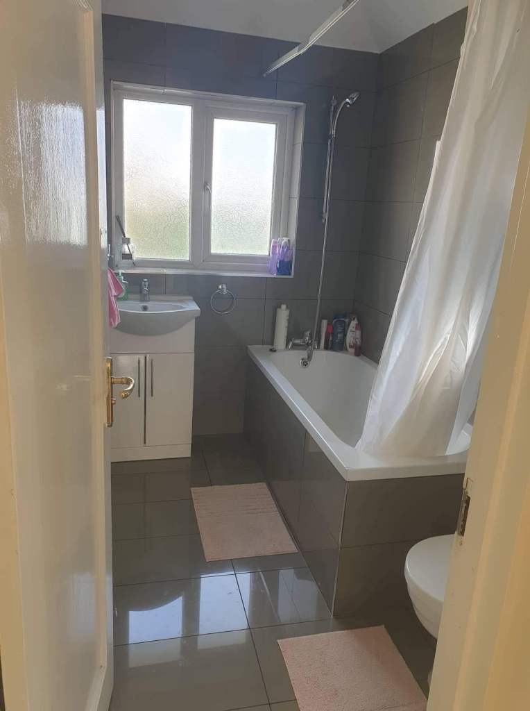 3-bedroom house with driveway on rent in well connected wembley triangle location - only £2500/month