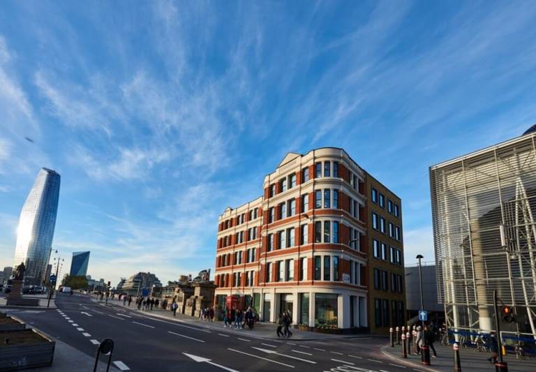 3 to 150 Person Private Office Suites to rent in *Blackfriars*, Modern Building EC4/City