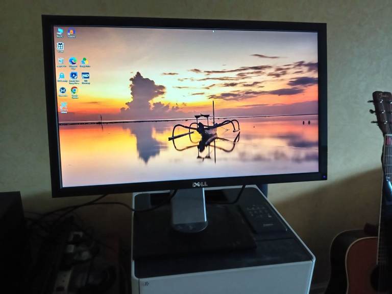 Dell 24in Monitor with adjustable height, Model P2411Hb, 1920 x 1080, LCD