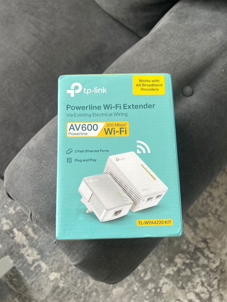 BRAND NEW & UNOPENED TP-Link AV600 Powerline Wi-Fi Extender Kit (TL-WPA4220 KIT)