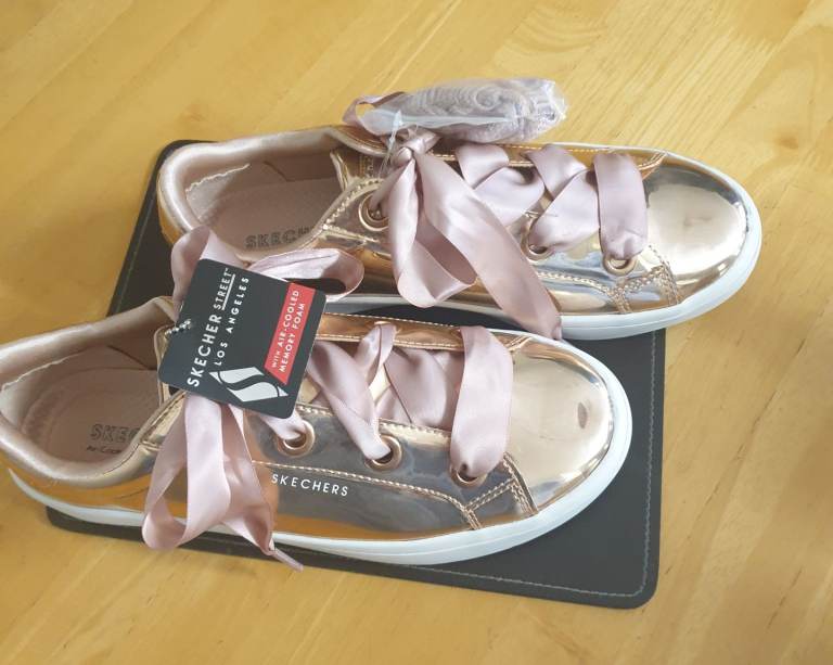 New... Skechers Metalic Rose Gold Los Angeles 'Liquid Bling' memory foam shoe laced pink ribbons.