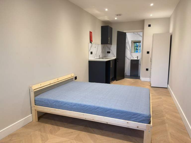 Ground floor self-contained studio flat in South Harrow - DSS Welcome