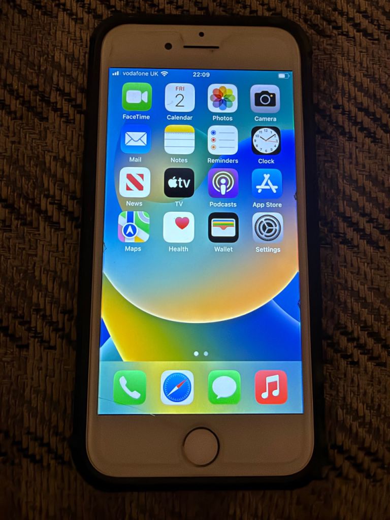Apple iPhone 8 64GB Gold – Good Condition