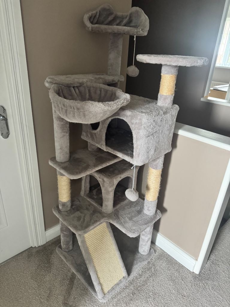 Cat tower 146x44cm