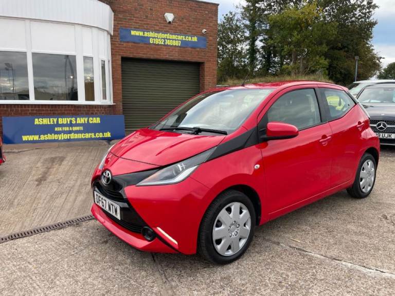  Toyota Aygo 1.0 VVT-i X-Play 5dr ONE OWNER, LOW INSURANCE GROUP Petrol