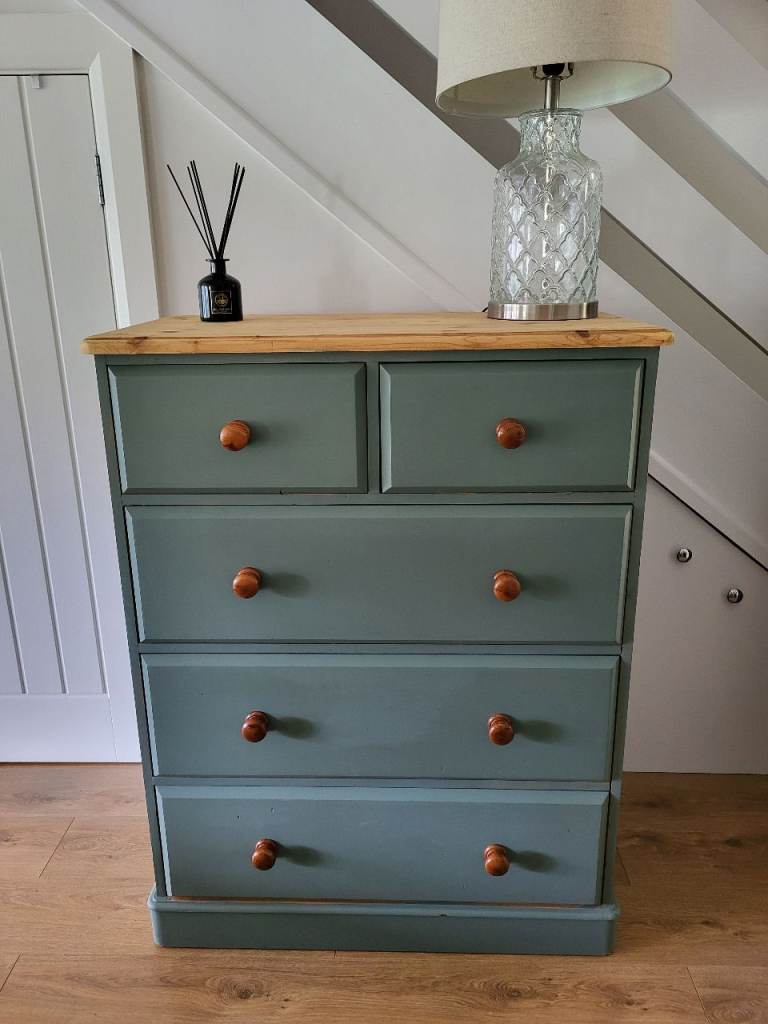 Solid wooden rustic style chest of drawers 