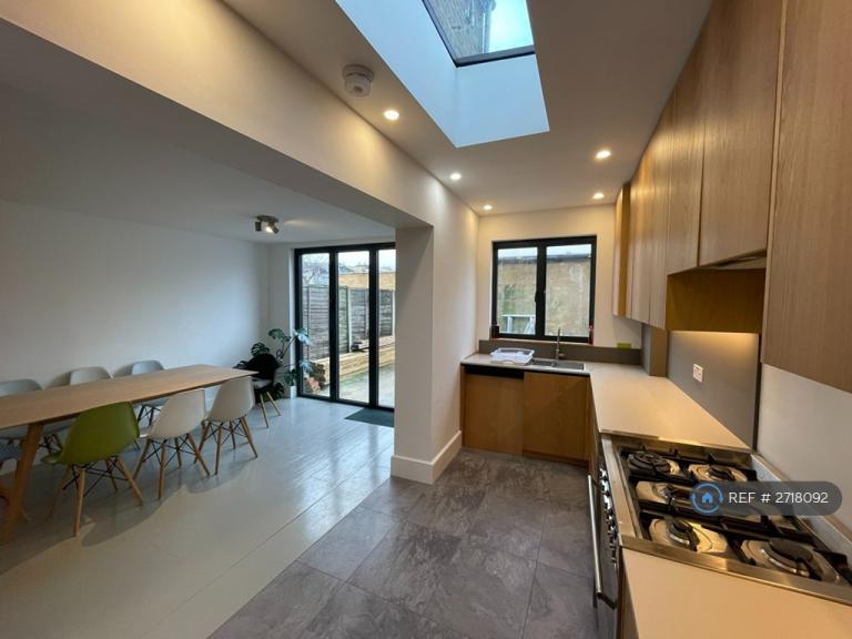 1 bedroom in Shrewsbury Road, London, E7 (#2718092)