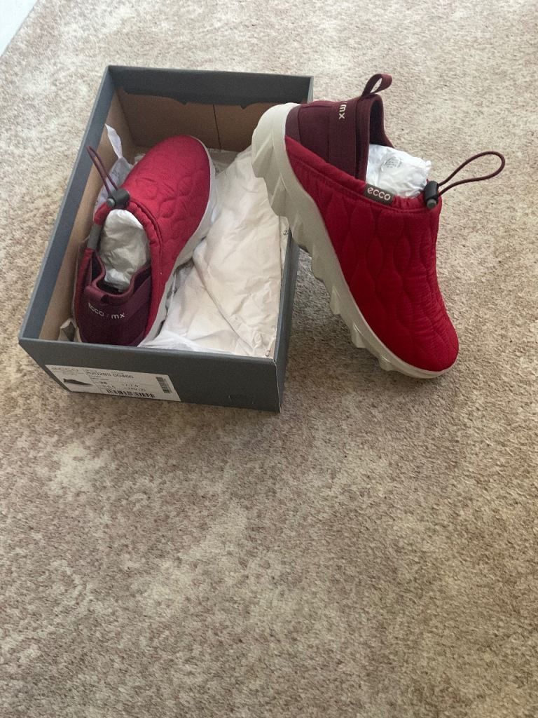 Ladies Ecco Red  slip on shoes-New in Box size 38