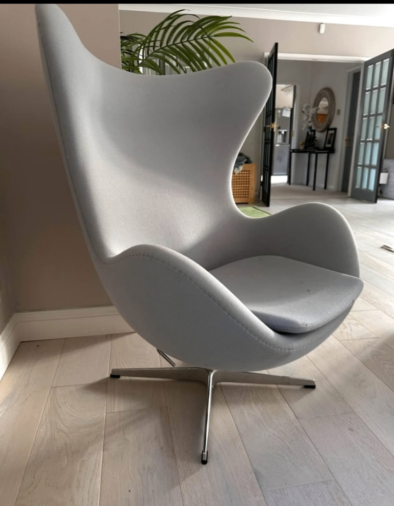 Original Egg Chair by Arne Jacobsen for Fritz Hansen — authentic with proof of purchase