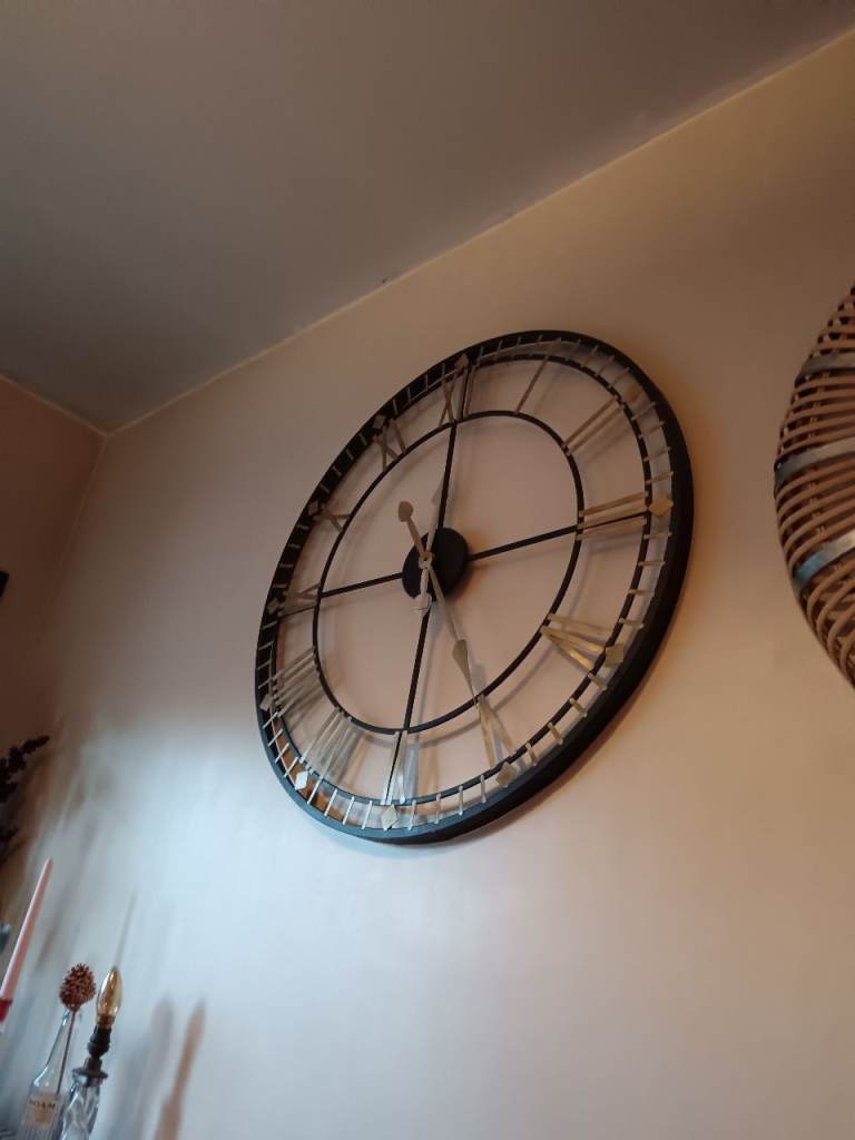 Large wall clock 