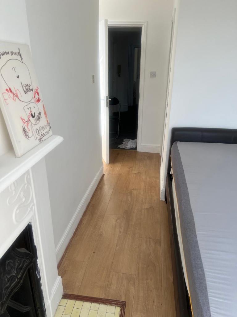 Double room EN-SUITE in Streatham Hill. Inclusive of all bills £850pcm. SW2 3TS .