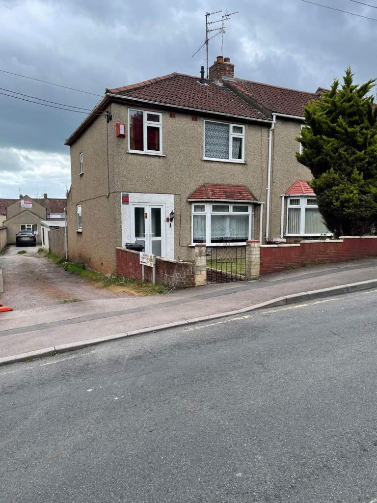 Spacious 3-Bedroom End-Terrace House with Garage & Gardens in Kingswood BS15