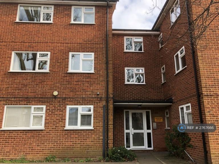 3 bedroom flat in Berrylands, Surbiton, KT5 (3 bed) (#2767666)