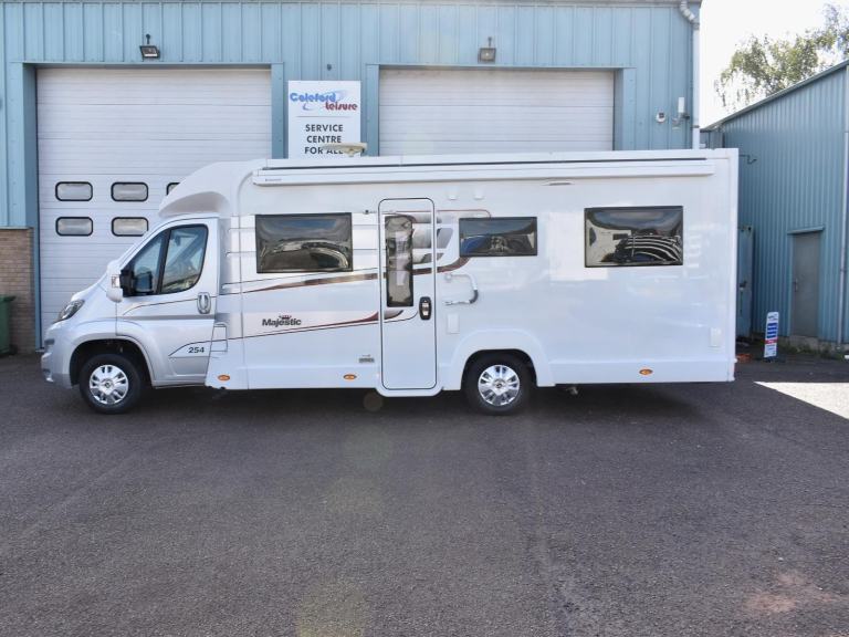 Elddis Majestic 254 ISLAND BED DIESEL MANUAL 2017/17