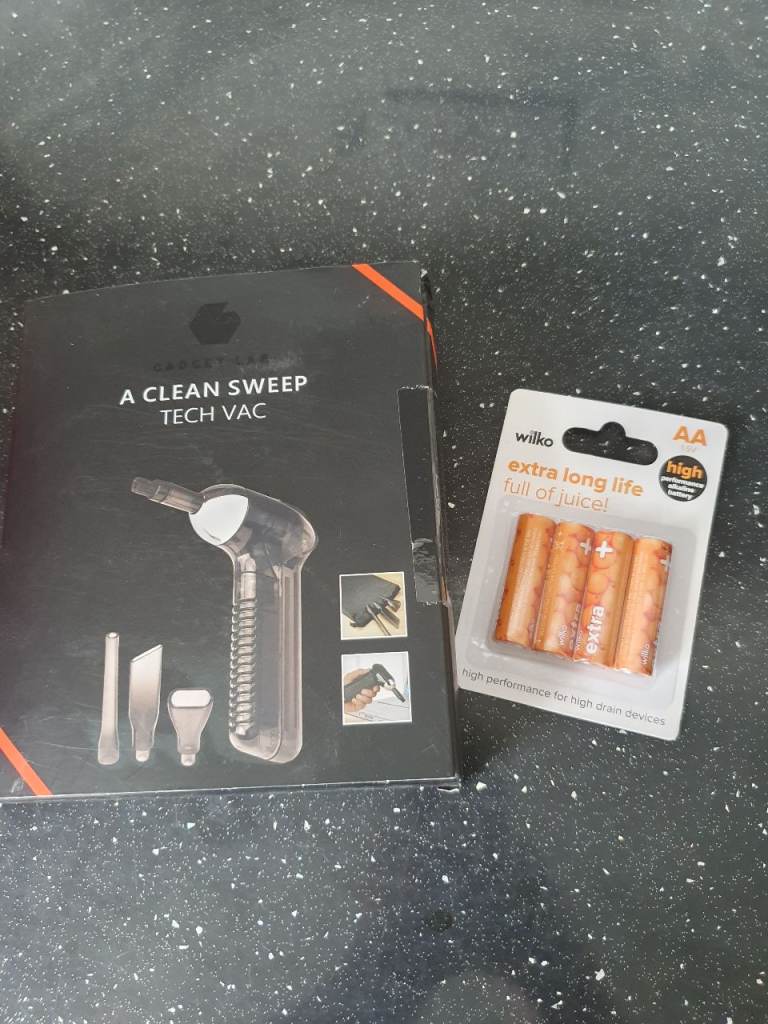 Gadget Lab Tech Vac Sweeps Away Dust/dirt From Laptop, Piano,Keyboard Intricate Surfaces 