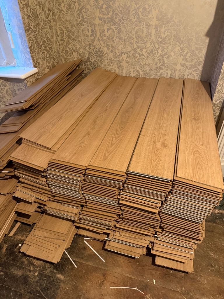 STEPCLICK XL Canyon Natural Oak laminate flooring, 12mm thickness and AC5 grade.