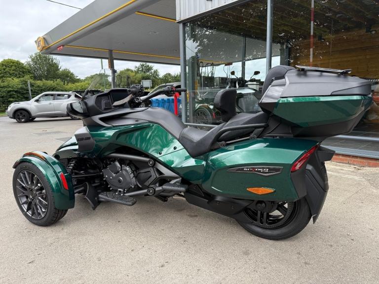 2025 Can-Am Spyder F3 Limited 1330cc 6 speed semiauto trike British Racing Green