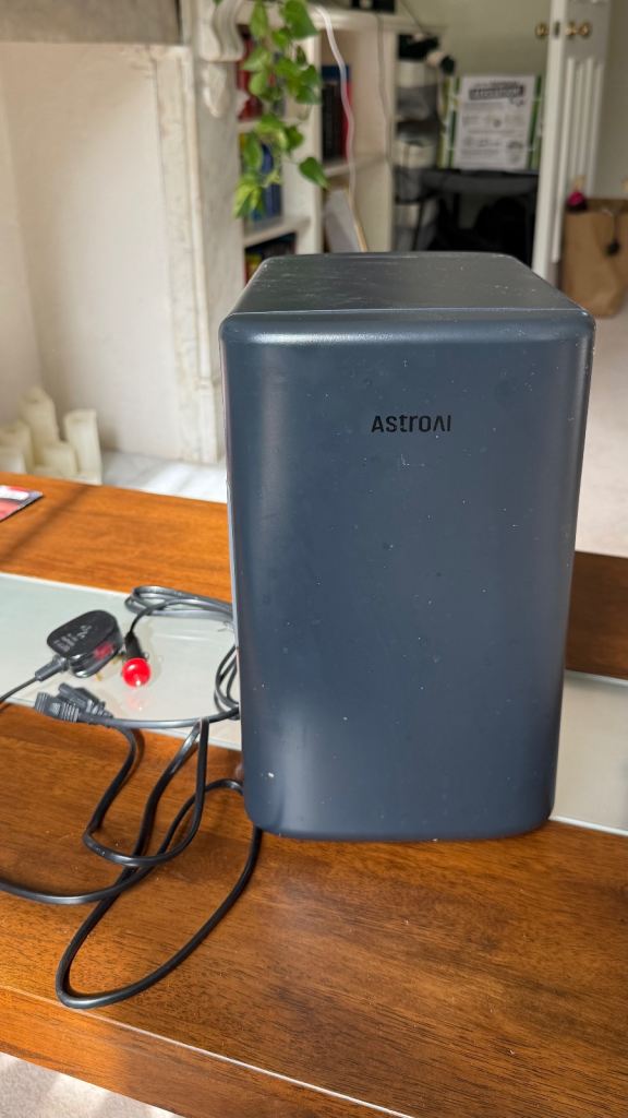 Mini fridge (6 litre)