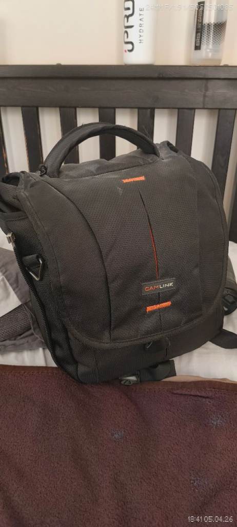 Canon EOS 1300D DSLR camera - With camera carrier bag and extra lens