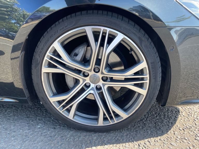 4x Original 21 inch Audi A7 Wheels and tyres