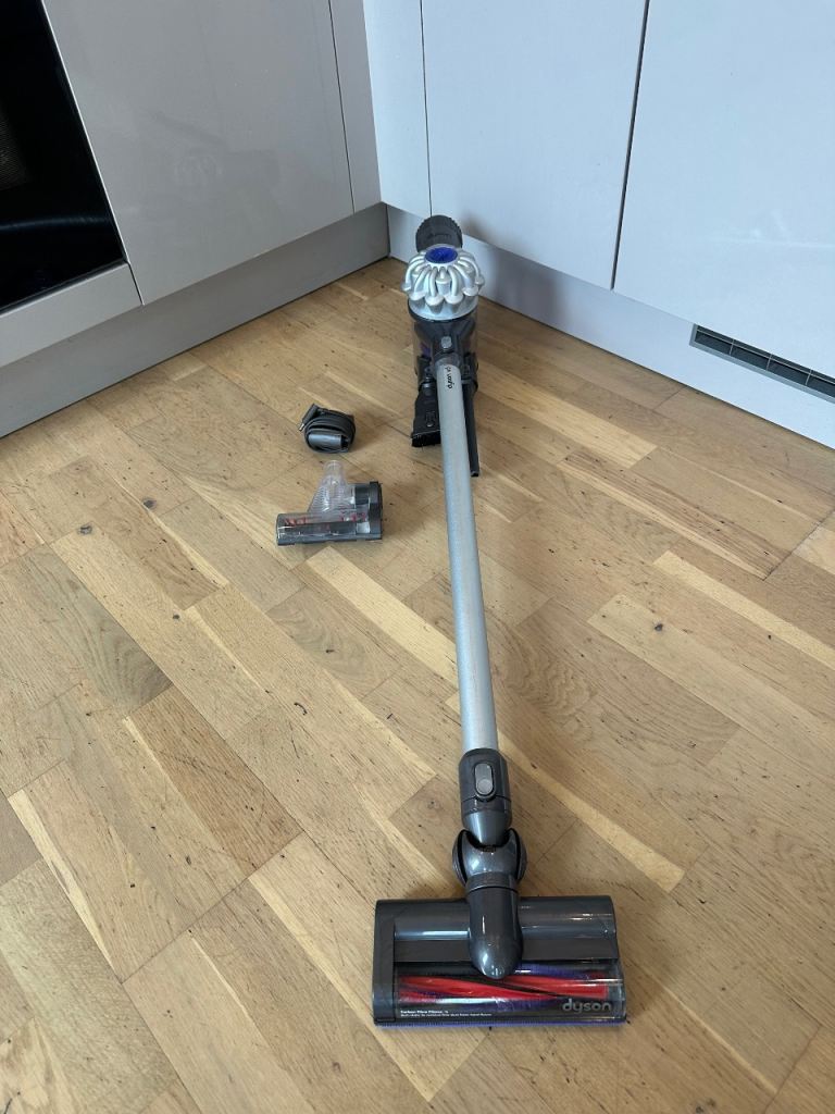 Dyson v6 full bundle brand new battery cleaned and serviced 