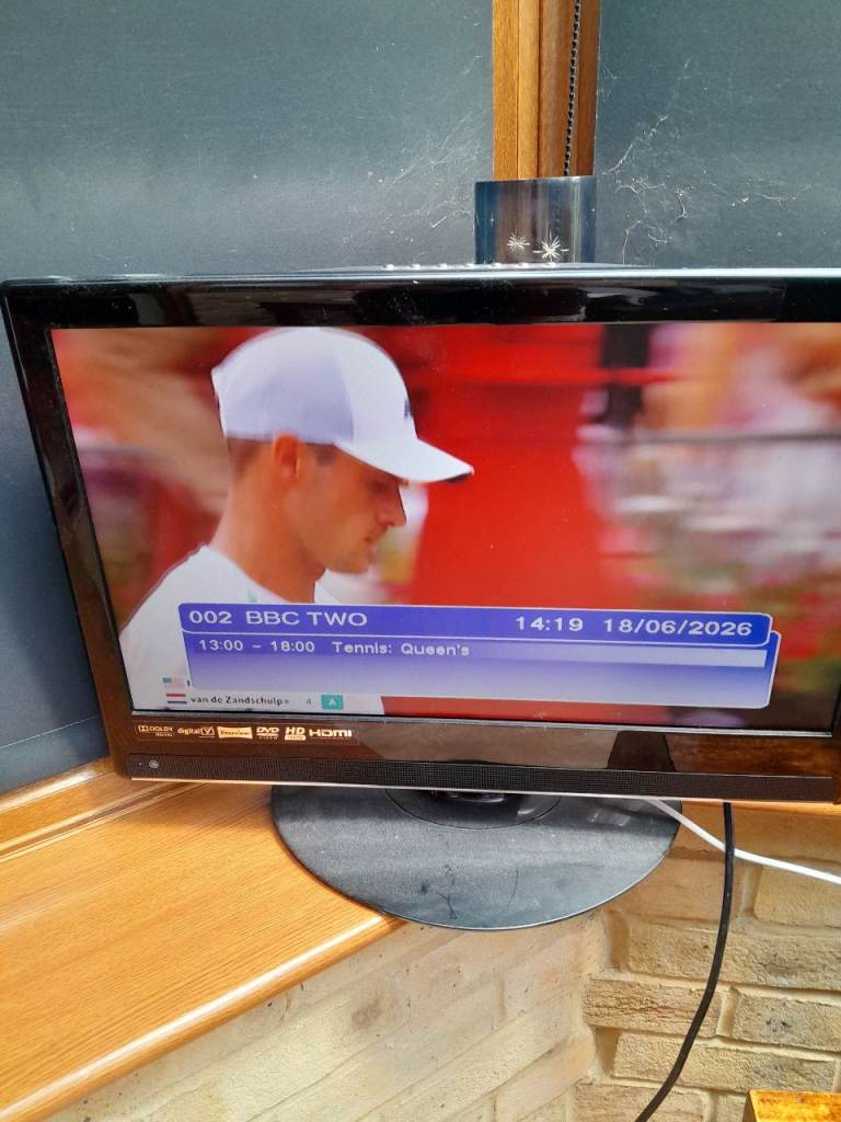 Matsui 22" HD Ready LCD Digital TV with Integrated DVD Player and Remote Control