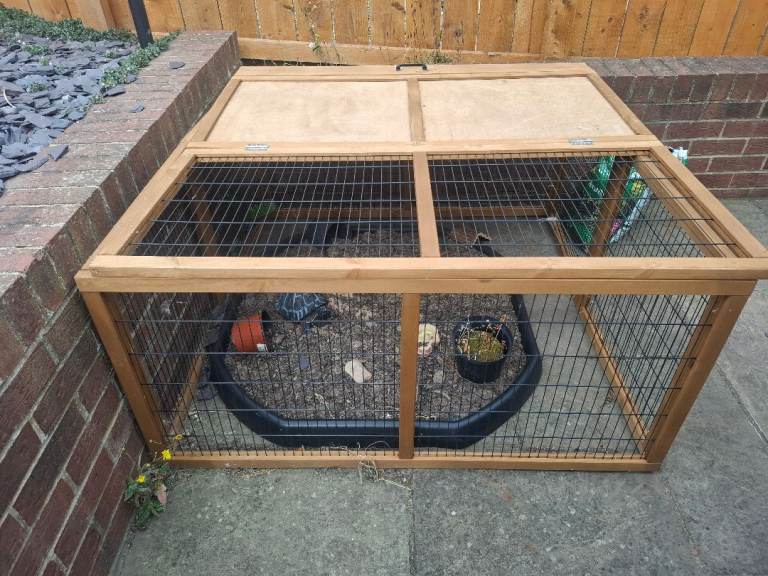 4ft × 4ft enclosure 