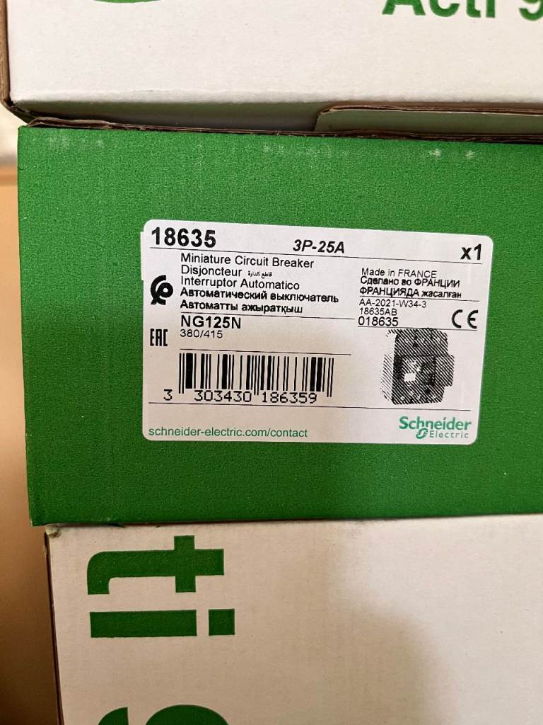 17x Schneider Acti9 NG125N 18635 3P 25A 25kA MCB – NEW – Industrial Stock Lot