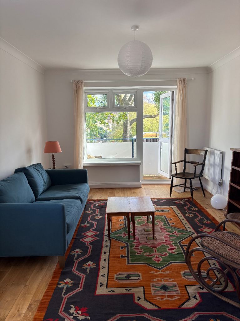 Sunny Furnished Two Double Bedrooms overlooking Clissold Park