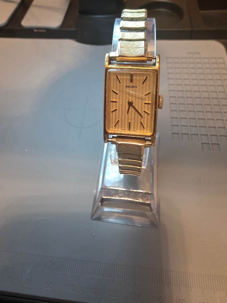 Vintage Seiko Ladies Quartz Watch with Gold Tone in good working order