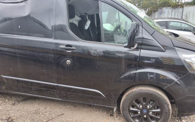 FORD TRANSIT CUSTOM 2023 O/S/F DOOR COMPLETE MINUS DOOR MIRROR