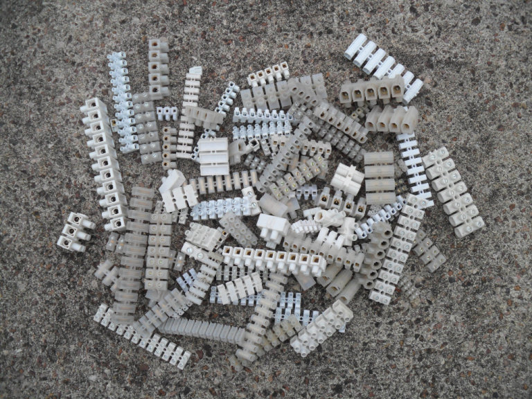 Job lot strip connectors for various sizes and amperages. Screw wire cable joiners choc blocks.