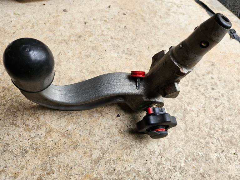 Land Rover Discovery detachable tow bar