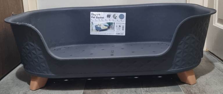 Pet Basket / Bed Some Chew Mark As Shown Sold As Seen To First To Collect Promptly Please No Holding