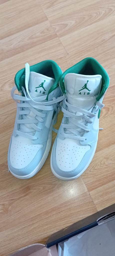 Nike Air Jordan mid 1 size 3.5