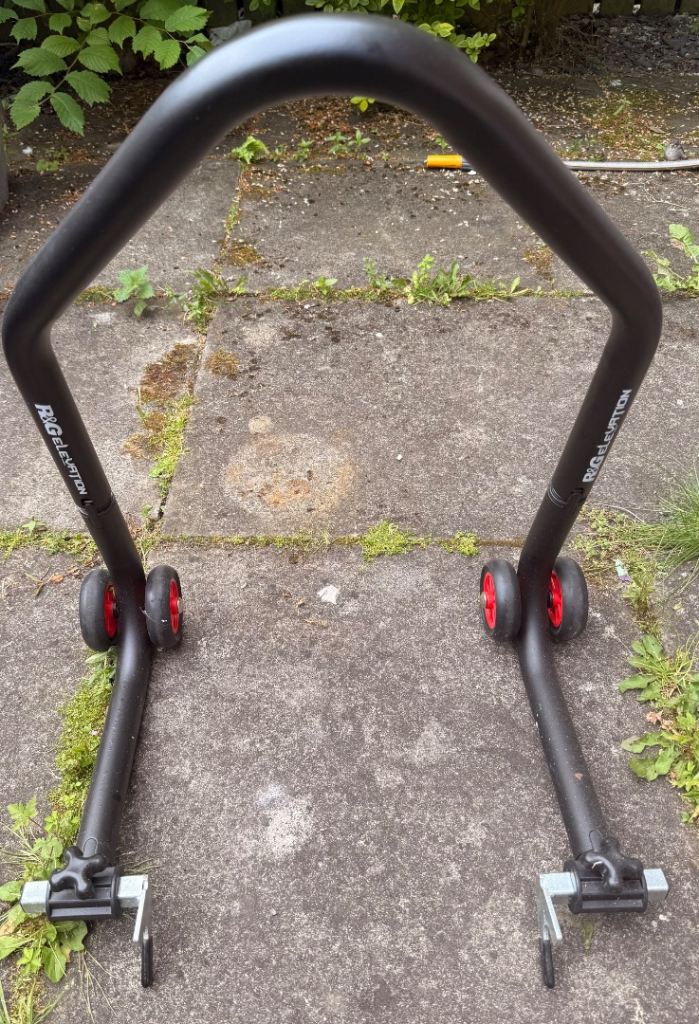 R and G paddock stands front and rear