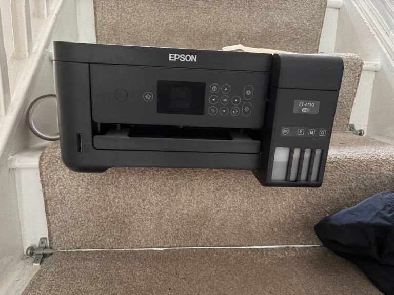 Printer switches on but does not work does need fixing.