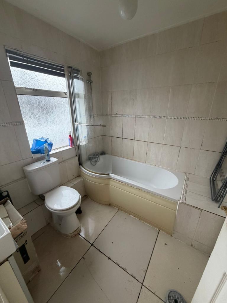 Available Up to 5 bedroom house for Rent 