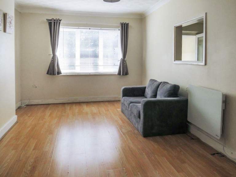 2 Bedroom Ground Floor Flat For Sale Braintree, Essex  - Leasehold