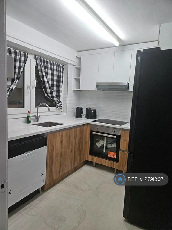 2 bedroom flat in London, London, E15 (2 bed) (#2791307)