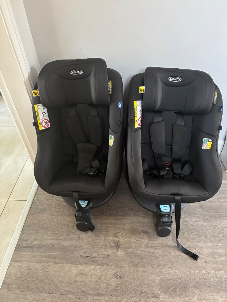 2 x graco black isofix car seats